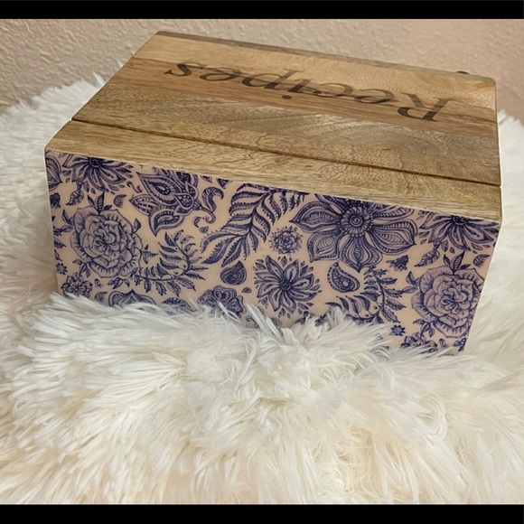 6" Blue and White "Recipes" Carved Decal Wood Recipe Box - Picture 5 of 8
